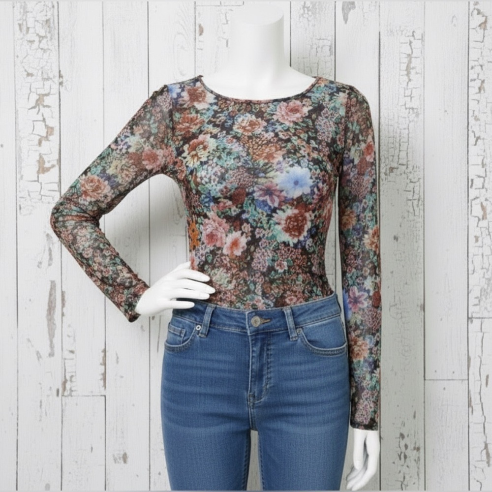 💎$3 WITH BUNDLE💎 Sheer Mesh Floral Top S
